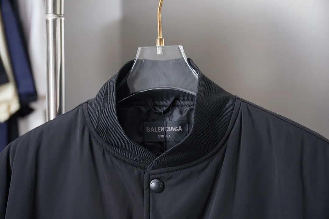 𝘽𝘼𝙇𝙀𝙉𝘾𝙄𝘼𝙂𝘼 BLCG 25FW Luxury · 100% · 50D · 800g · Classic Air Force · 3D · · · logo · ：Black Size：46/48/50/52